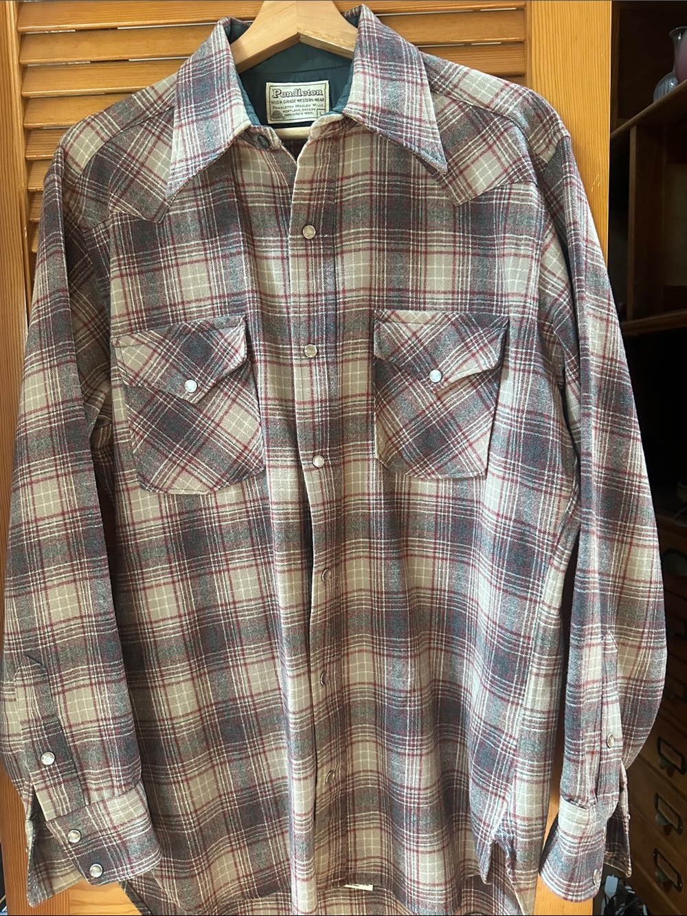Pendleton Men's Burgundy & Cream Plaid high-grade Western wear Button-Down Shirt
